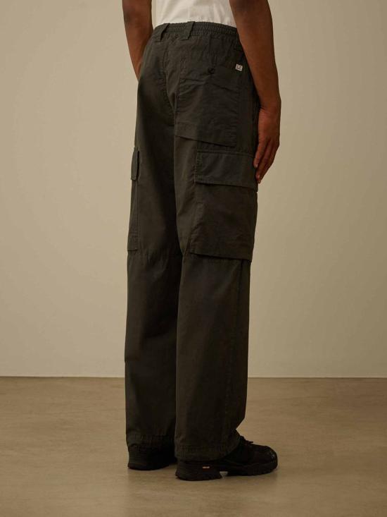 25FW 씨피 컴퍼니 마이크로랩스 박시 카고 팬츠 19CMPA066A110324G 978DARK SHADOW ANTRACITE GREY - C.P. COMPANY