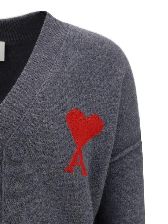 26SS 아미 하트 로고 인타르시아 V넥 가디건 UKC367018 084 GREY - AMI