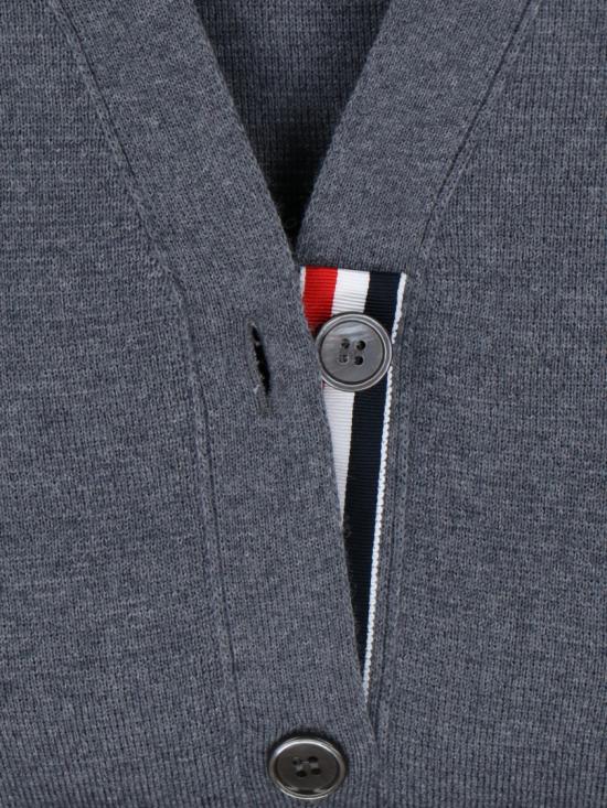 25FW 톰브라운 파인 메리노 울 4바 클래식 V넥 가디건 FKC207A 00014035 Grey - THOM BROWNE