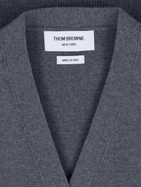 25FW 톰브라운 파인 메리노 울 4바 클래식 V넥 가디건 FKC207A 00014035 Grey - THOM BROWNE