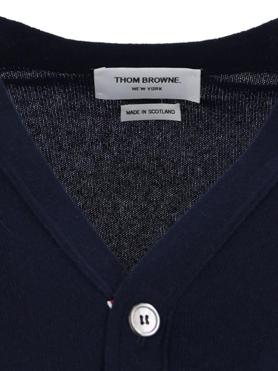 25FW 톰브라운 캐시미어 4바 숏 브이넥 가디건 MKCS01A 00011415 Blue - THOM BROWNE