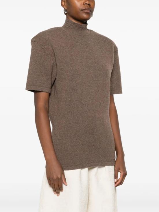 25FW 자크뮈스 터틀넥 25HSWW00629 AK00282 850 BROWN - JACQUEMUS