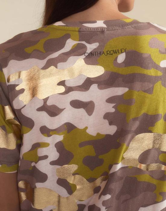  신시아 로리 반팔 티셔츠 신시아 로울리 인 플레인 사이트 티 카모 - CYNTHIA ROWLEY