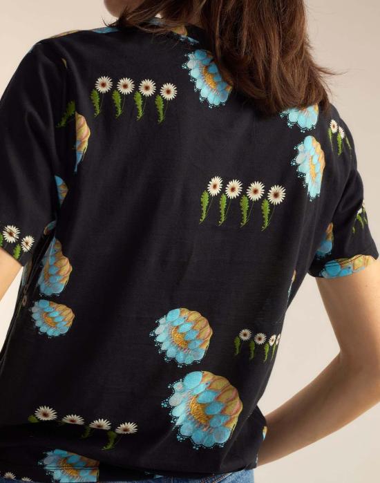  신시아 로리 반팔 티셔츠 신시아 로울리 에브리데이 코튼 티셔츠 블랙 플로럴 - CYNTHIA ROWLEY