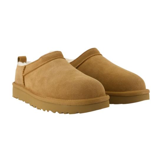 25FW 어그 CLASSIC MICRO 클래식 마이크로 부츠 블로퍼  1173891 CHE brown - UGG