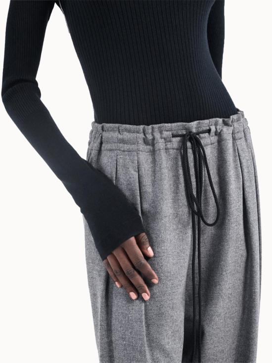  마리아 맥마누스 스트레이트 팬츠 마리아 맥매너스 배럴 레그 드로스트링 팬츠 차콜 그레이 - MARIA MCMANUS