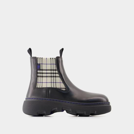 25SS 버버리 부츠 8102206A1189 BLACK