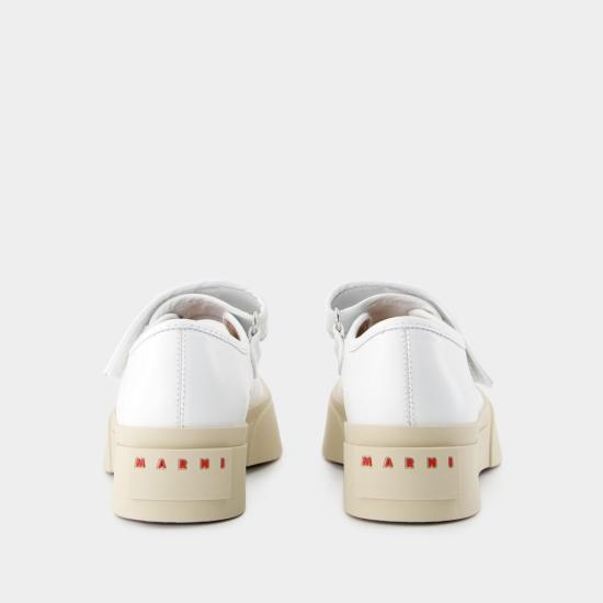25SS 마르니 샌들 SNZW003120P722600W01 WHITE - MARNI