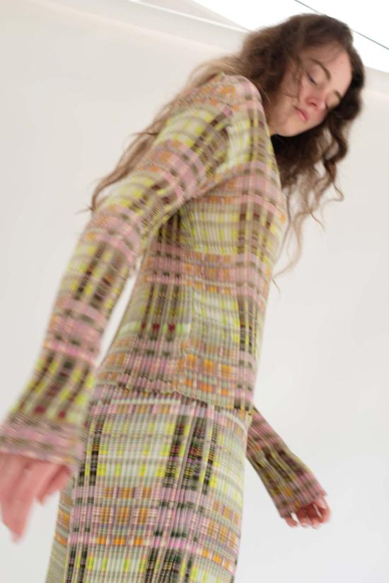  줄리아 호이어 반팔 티셔츠 리 탑 라도미르 - JULIA HEUER