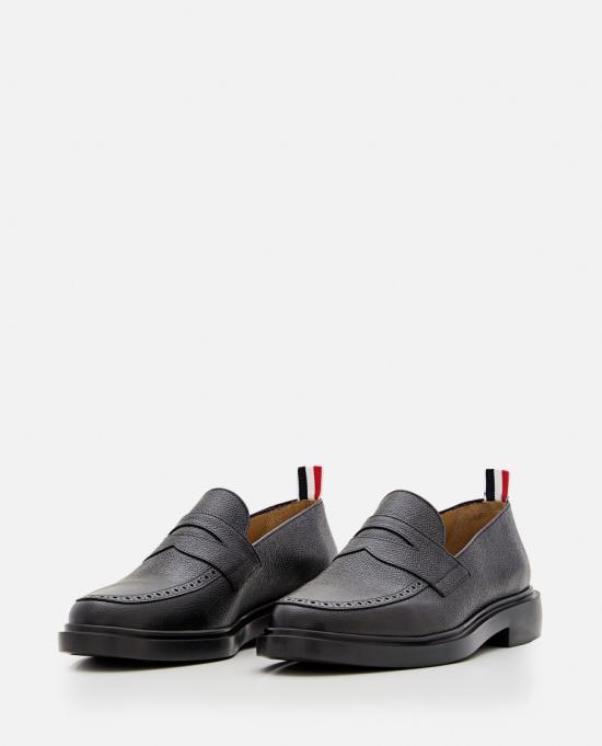  톰브라운 페블 그레인 라이트웨이트 러버 솔 페니 로퍼 MFD054G00198001 Black - THOM BROWNE