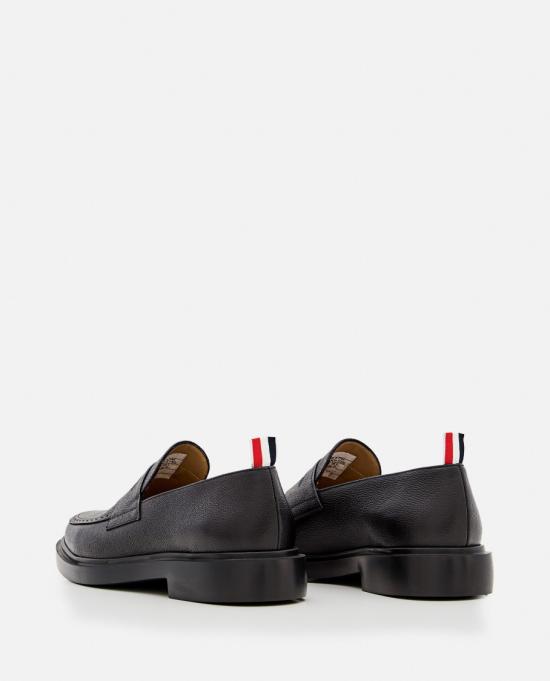 톰브라운 페블 그레인 라이트웨이트 러버 솔 페니 로퍼 MFD054G00198001 Black - THOM BROWNE
