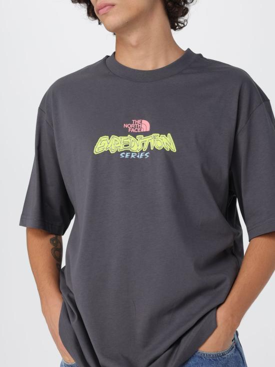 25FW 노스페이스 반팔 티셔츠 NF0A8E3C RHI1 Charcoal - NORTH FACE