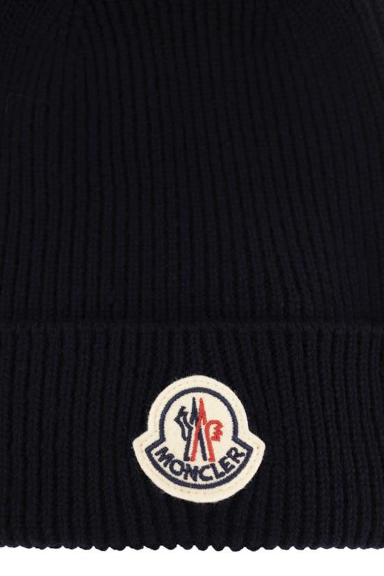 25FW 몽클레어 로고 패치 울 비니  K20913B70500A9342 742 NAVY - MONCLER