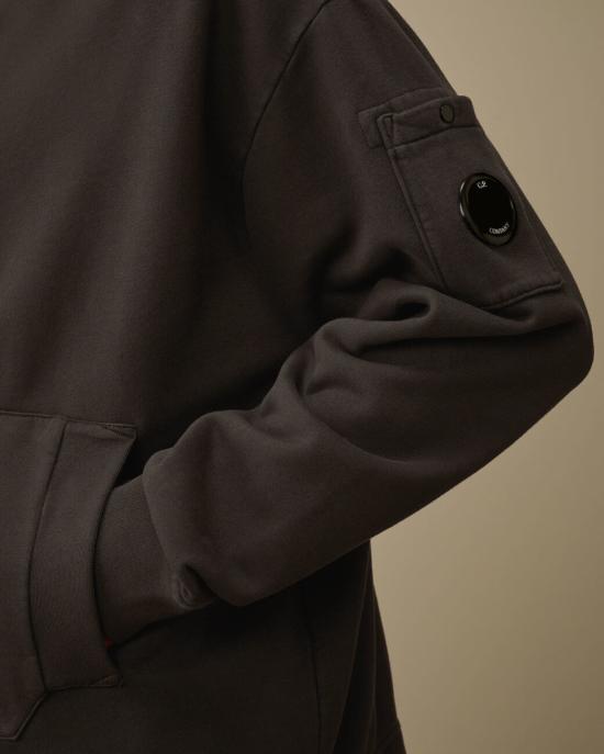  씨피 컴퍼니 긴팔 티셔츠 C.P. 컴퍼니 브러싱 및 에머라이즈드 대각선 플리스 박시 고글 스웨트셔츠 - C.P. COMPANY