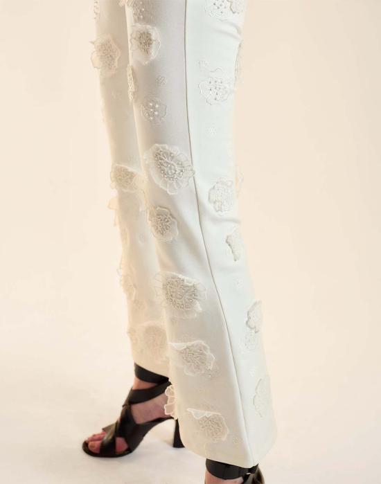  신시아 로리 스트레이트 팬츠 신시아 로울리 팝 플로럴 아플리케  화이트 - CYNTHIA ROWLEY