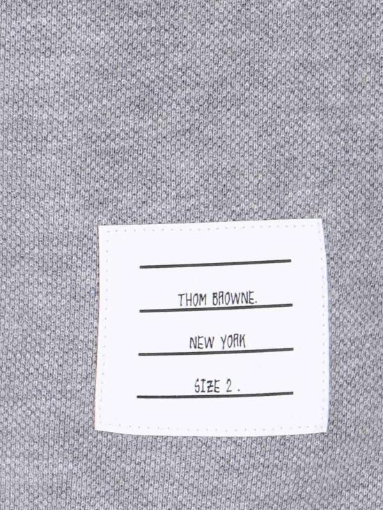 26FW 톰브라운 피케 센터 백 스트라이프 릴렉스 핏 티셔츠 MJS056A00050055 GREY - THOM BROWNE