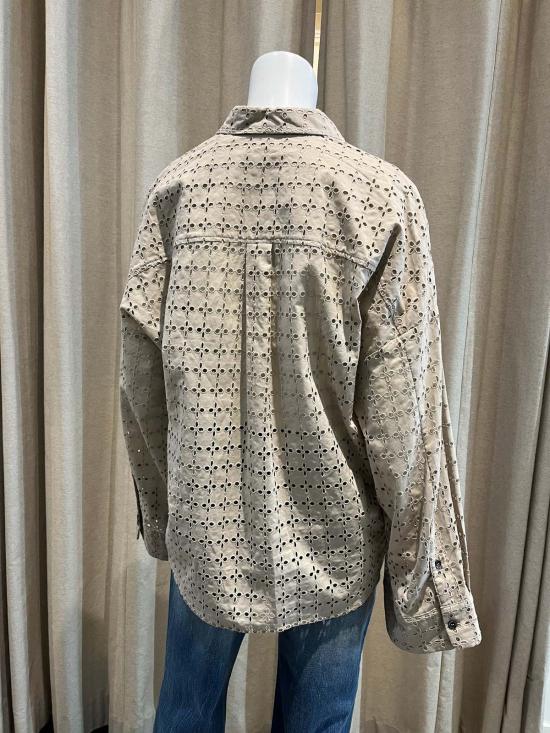  나인인더모닝 셔츠 나인 인 더 모닝 아만다 퍼포레이티드 버튼 다운  베이지 - NINE IN THE MORNING