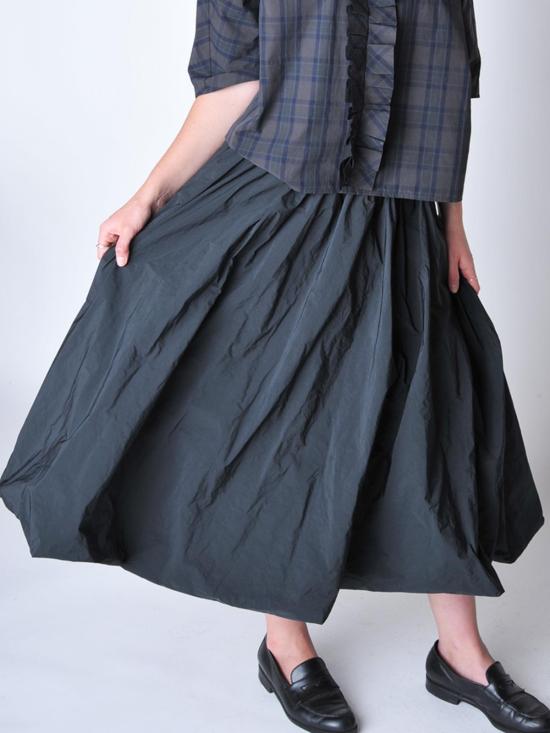  아푼토비 롱 스커트 푼토 B 블랙 태피터 버블 스커트 - A PUNTO B