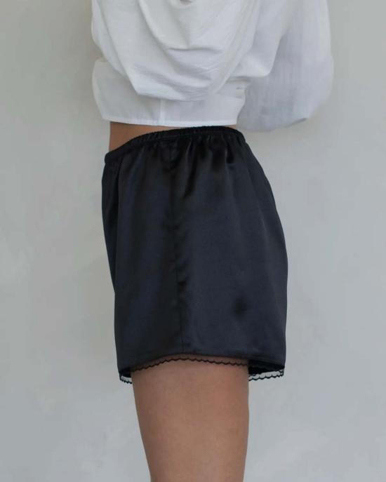  아잘레아 숏팬츠 아잘리아 로렌 새틴 반바지 - AZALEA