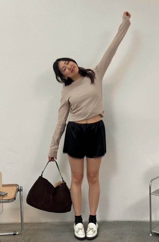  아잘레아 숏팬츠 아잘리아 로렌 새틴 반바지 - AZALEA