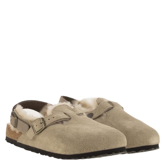 25FW 버켄스탁 Tokio 토키오 시어링 스웨이드 버클 클로그 뮬 샌들 1028349 BEIGE - BIRKENSTOCK
