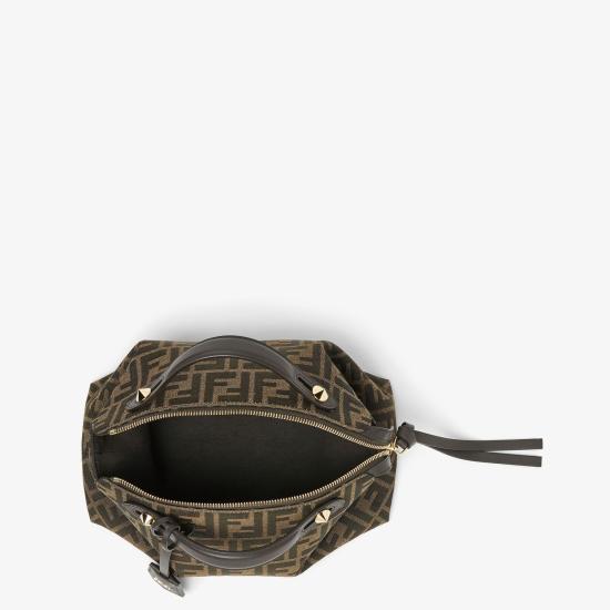 26SS 펜디 바이 더 웨이 소프트 미디움 백 8BL155AFPM F1GL7 BROWN - FENDI