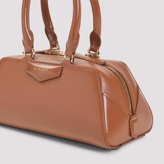 25FW 지방시 박스 레더 미니 안티고나 이스트 웨스트 백 BB5146B2AQ 235 CAMEL - GIVENCHY