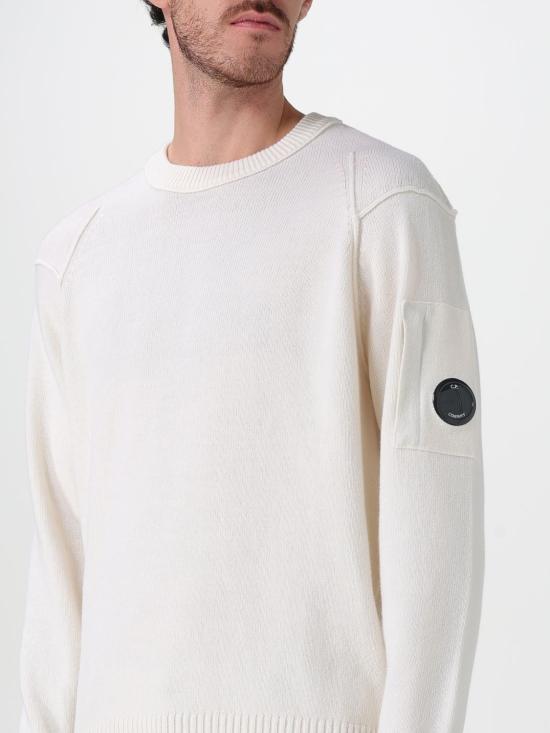 25FW 씨피 컴퍼니 램스울 GRS 크루넥 렌즈 스웨터 RFCMKN707A110149A 103 White - C.P. COMPANY