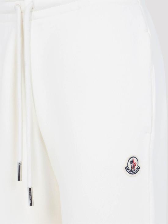  몽클레어 로고 패치 코튼 스웨트팬츠  K20938H0000689B0Q034 Beige - MONCLER