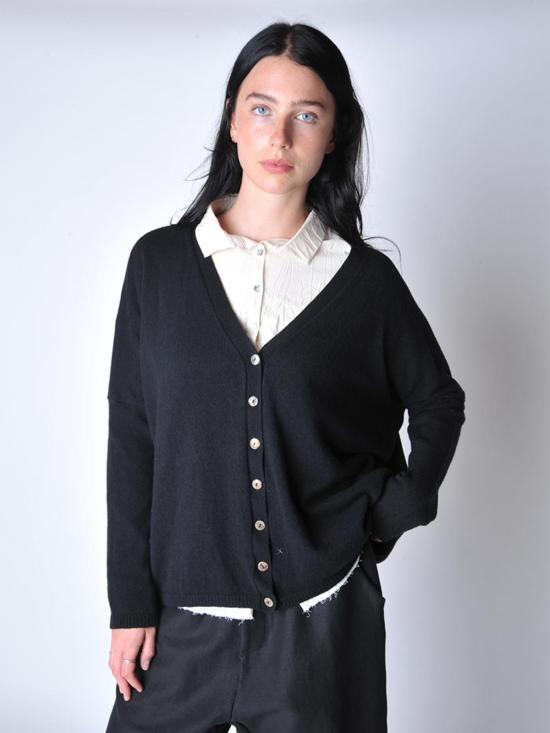  앨범 디 파밀리아 가디건 Album Di Famiglia 블랙 캐시미어 V넥 카디건 - ALBUM DI FAMIGLIA