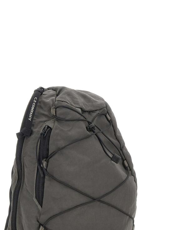 25FW 씨피 컴퍼니 백팩 19CMAC735A005269G921 GUNMETAL DOM - C.P. COMPANY