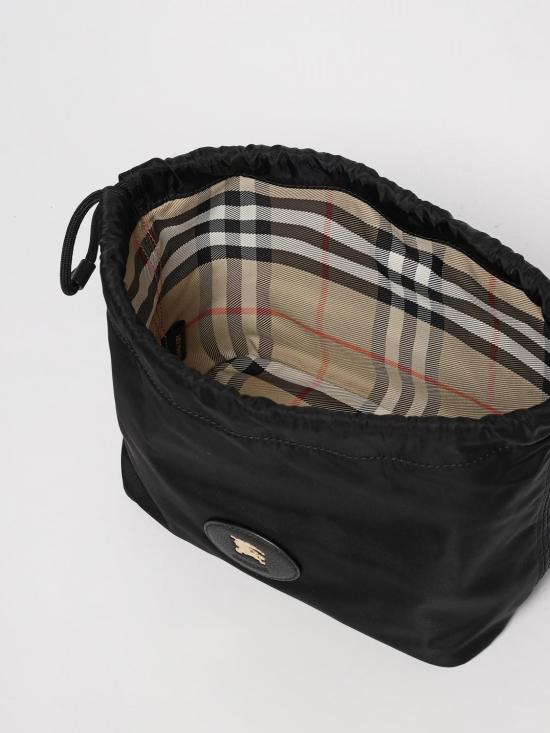 25FW 버버리 홀스슈 드로스트링 클러치 백 8111317 Black - BURBERRY