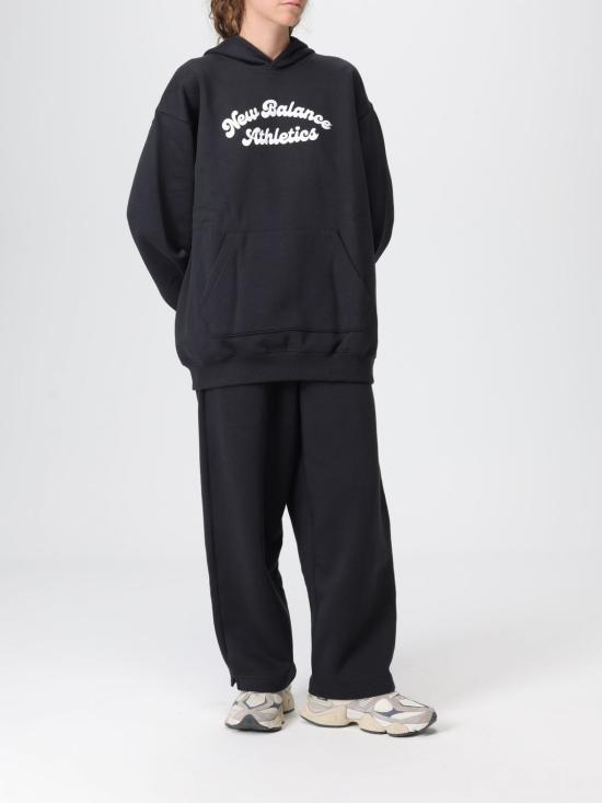 25FW 뉴발란스 스웨터 WT53509BK Black - NEW BALANCE