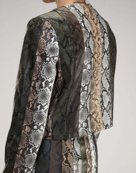  신시아 로리 가죽 자켓 신시아 로울리 스네이크 엠보싱 비건 가죽 크롭 재킷 - CYNTHIA ROWLEY