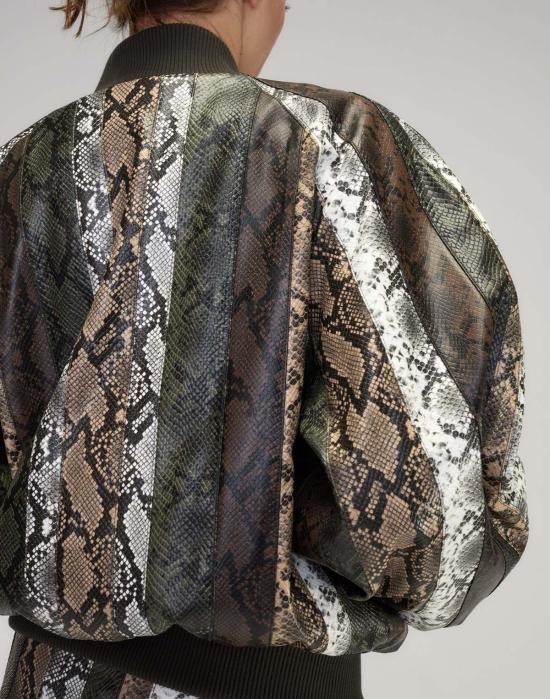  신시아 로리 봄버 자켓 신시아 로울리 스네이크 엠보싱 비건 가죽 봄버 재킷 - CYNTHIA ROWLEY