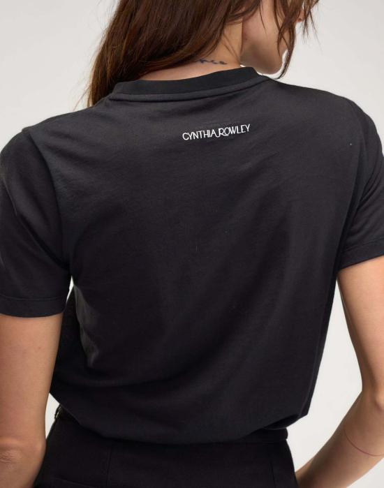  신시아 로리 반팔 티셔츠 신시아 로울리 하트 오브 골드 티 블랙 - CYNTHIA ROWLEY