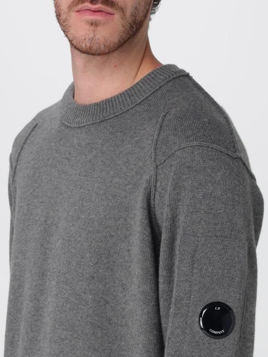 25FW 씨피 컴퍼니 램스울 GRS 크루넥 렌즈 스웨터 19CMKN707A110149A 921 Grey 1 - C.P. COMPANY