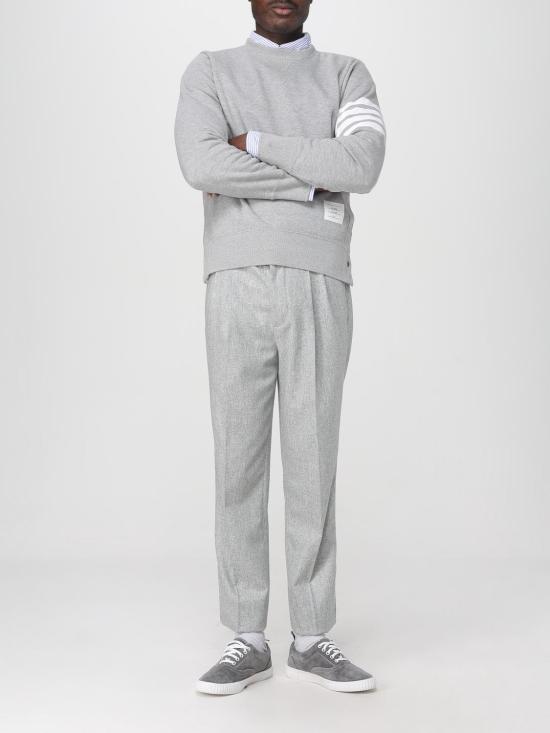 26SS 톰브라운 로고 패치 엔지니어드 4바 스웨트셔츠 MJT021H068 068 Grey - THOM BROWNE