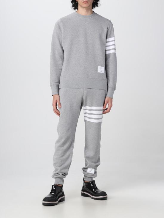 25FW 톰브라운 로고 패치 엔지니어드 4바 스웨트셔츠 MJT021H00535 68 Grey - THOM BROWNE