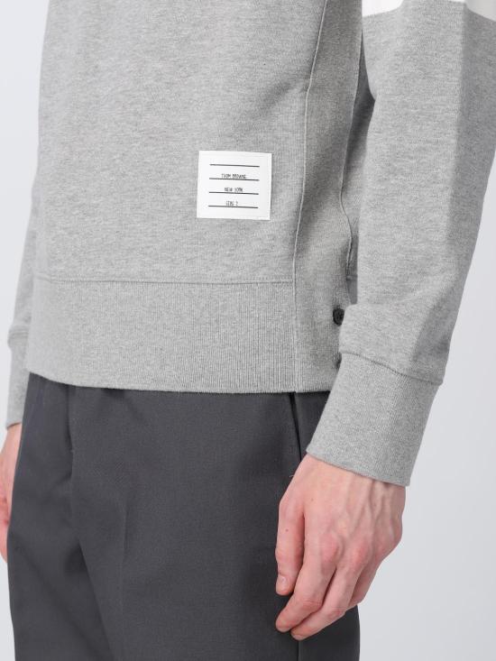 25FW 톰브라운 로고 패치 엔지니어드 4바 스웨트셔츠 MJT021H00535 068 Grey - THOM BROWNE