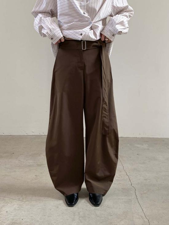  더 엔케이씨 스토어 스트레이트 팬츠 Nkc 스토어 벨티드 배럴 팬츠 브라운