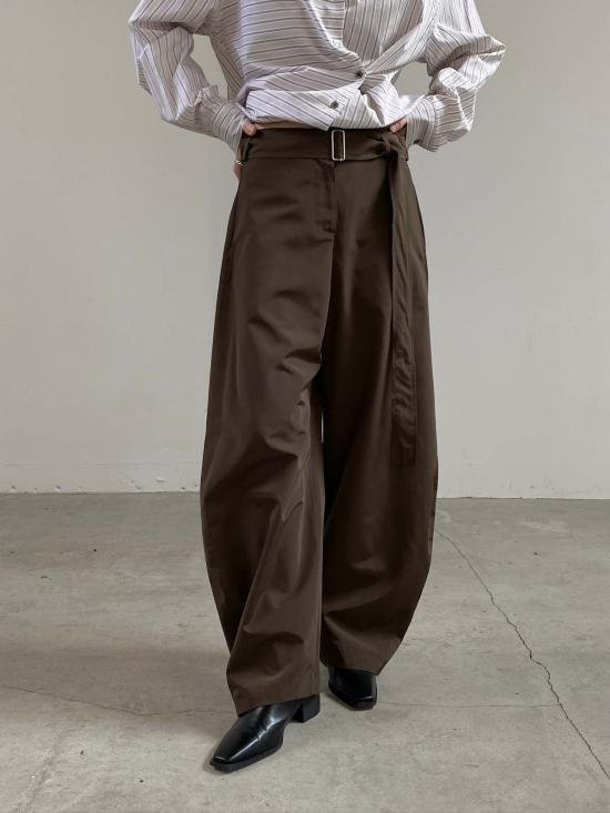  더 엔케이씨 스토어 스트레이트 팬츠 Nkc 스토어 벨티드 배럴 팬츠 브라운 - The NKC Store