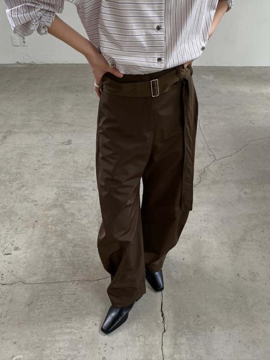  더 엔케이씨 스토어 스트레이트 팬츠 Nkc 스토어 벨티드 배럴 팬츠 브라운 - The NKC Store