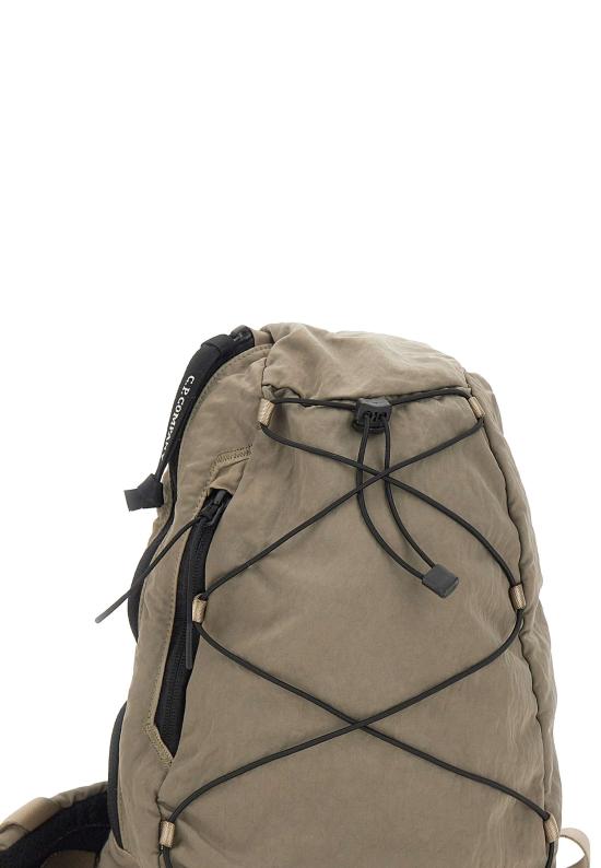 25FW 씨피 컴퍼니 백팩 19CMAC735A005269G356 FALLEN ROCK DOM - C.P. COMPANY