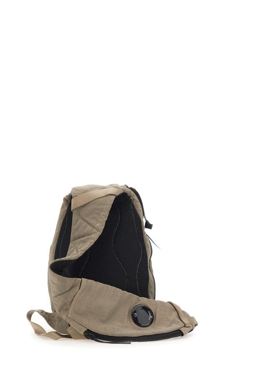 25FW 씨피 컴퍼니 백팩 19CMAC735A005269G356 FALLEN ROCK DOM - C.P. COMPANY