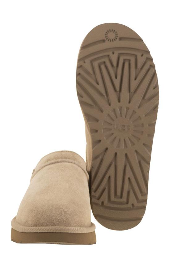 25FW 어그 CLASSIC MICRO 클래식 마이크로 부츠 블로퍼 CLASSIC MICRO 클래식 마이크로  블로퍼 1173891SAN BEIGE - UGG