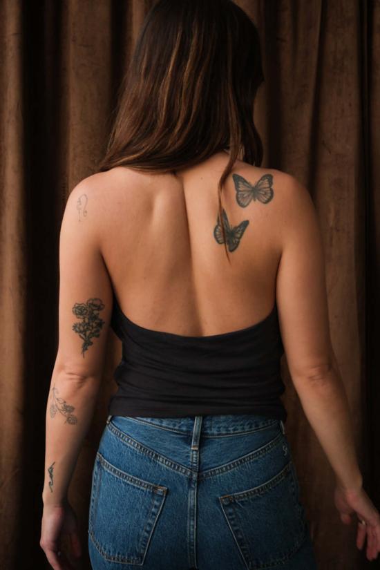  길 민소매 티셔츠 젤 줄리안 홀터 오닉스 - GEEL