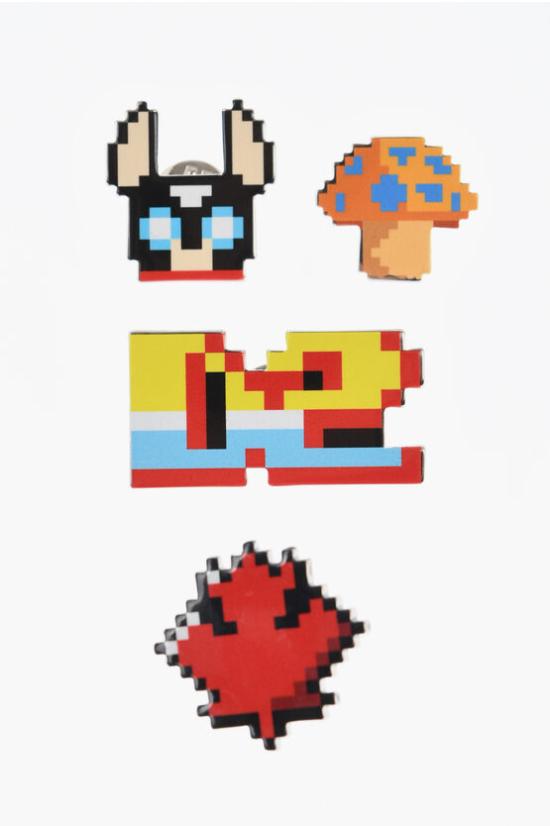  디스퀘어드2 브로치 PNM0058 37200001 M037 Multicolor