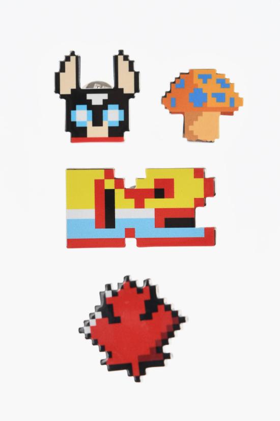  디스퀘어드2 브로치 PNM0058 37200001 M037 Multicolor