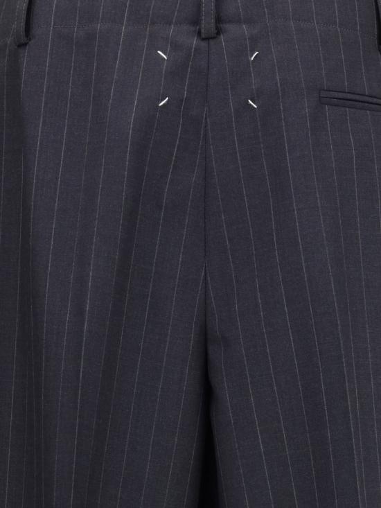 25FW 마르지엘라 핀 스트라이프 울 드로스트링 핀턱 팬츠 S67KA0080M35581 860F GREY - MAISON MARGIELA